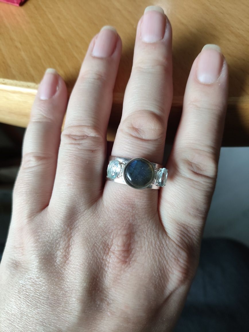 Srebrna obrączka z labradorytem i blue topaz srebro