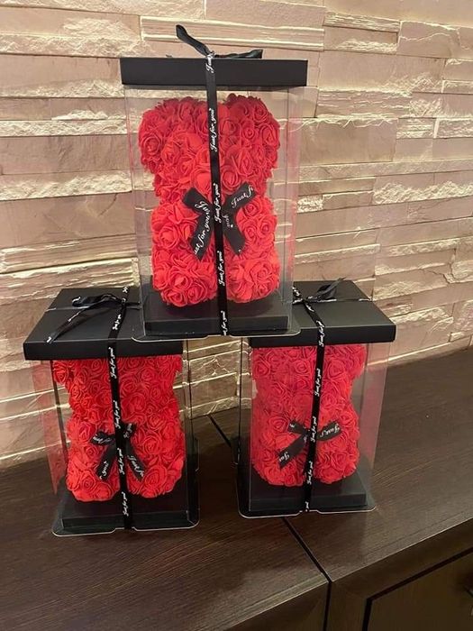 Miś 25 cm z różyczek