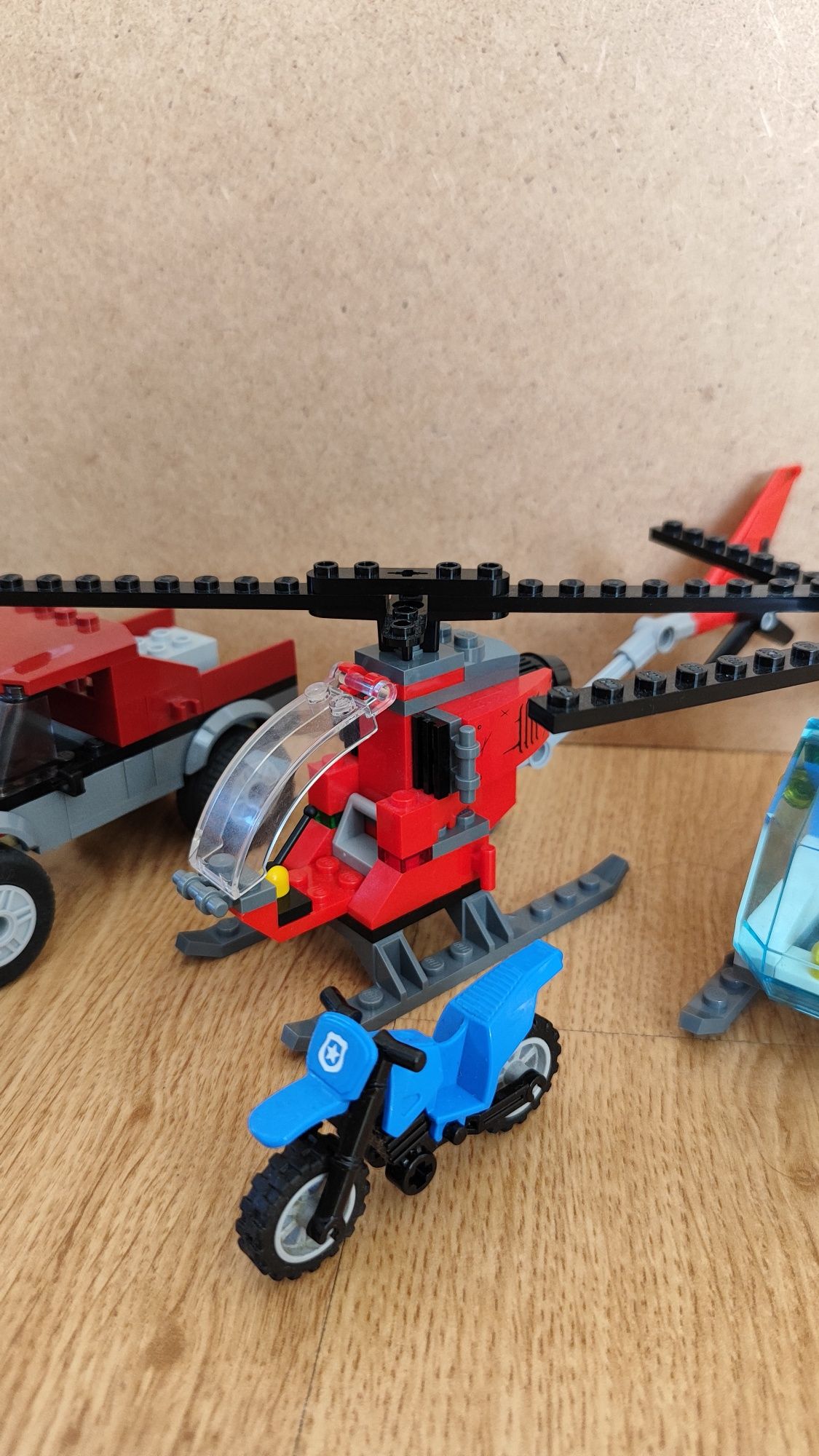 6 pojazdów z LEGO City 60174, 60128