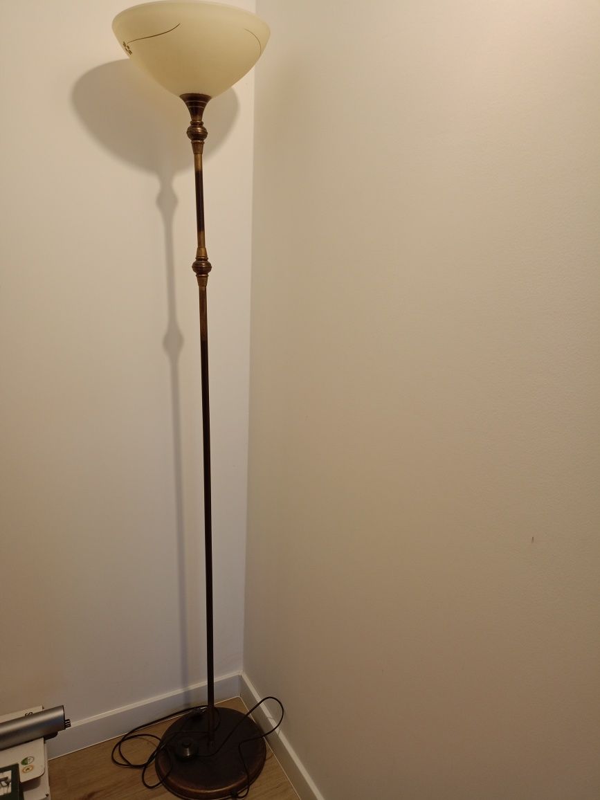 Lampa stojąca podłogowa