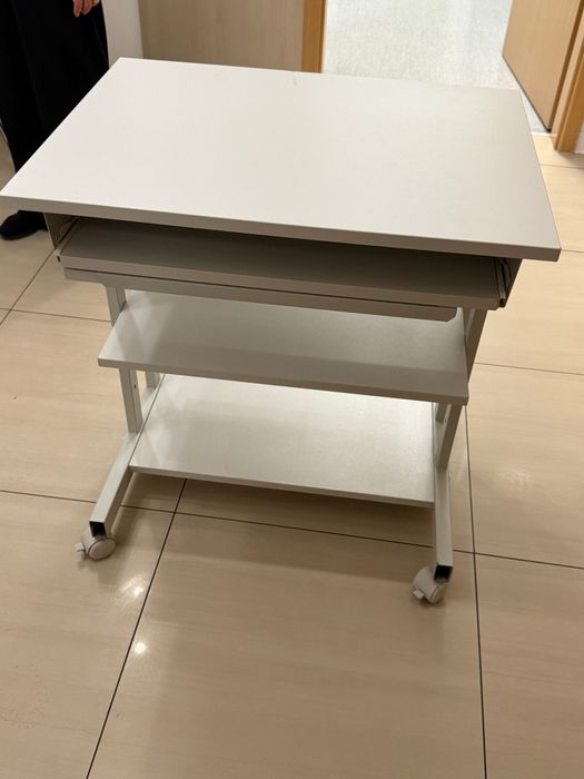 ZAREZERWOWANE Stolik/biurko białe