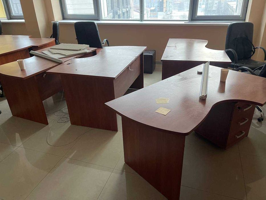 РОЗПРОДАЖ стільців крісла столи офісні меблі