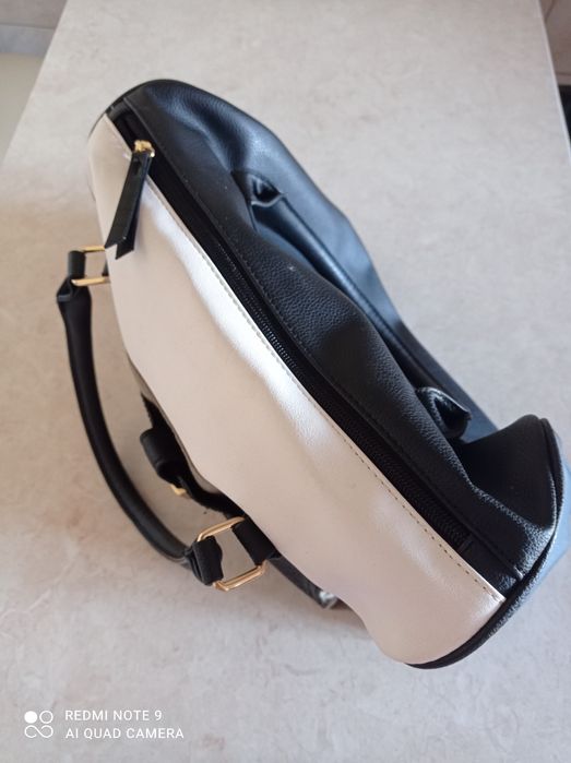 Jak nowa torebka Lipsy London kuferek