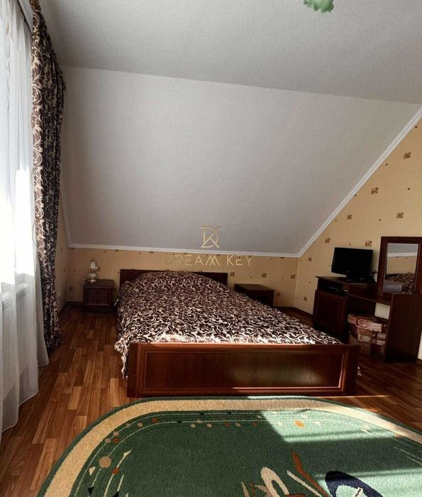 Продам теплий будинок 210кв, 3 спальні, камін, вихід до річки Осокорки
