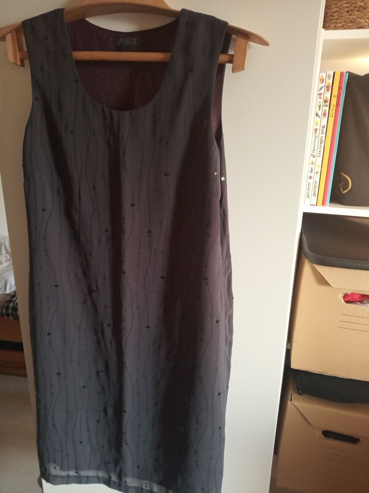Zwiewna sukienka z cekinami kolor szary US 12 piękny klasyk