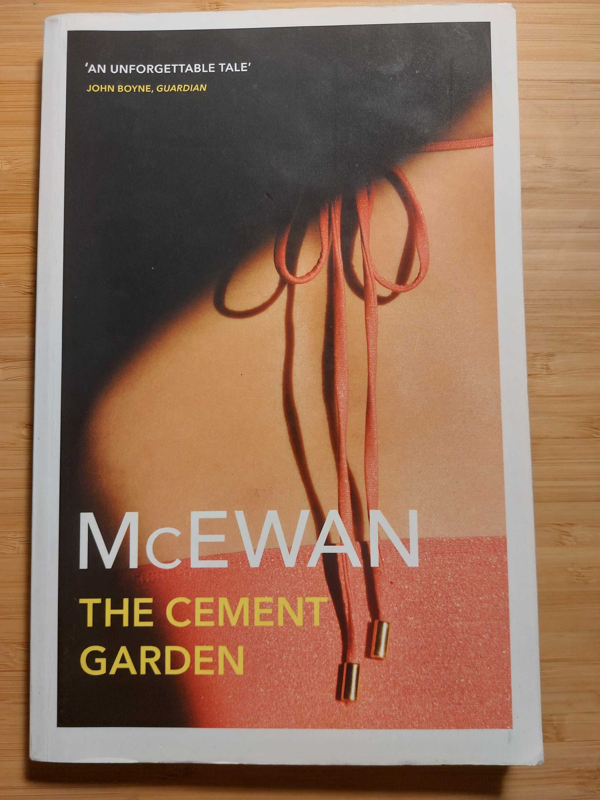 The Cement Garden, de Ian McEwan. Em inglês.