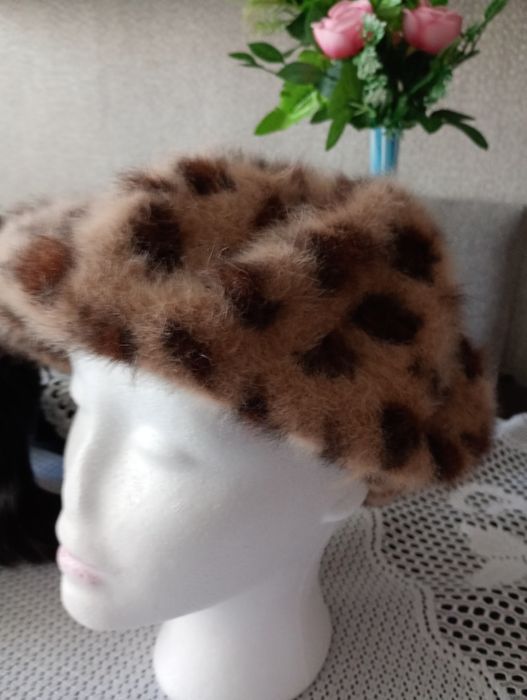 Ładna czapka moherowa beretka damska