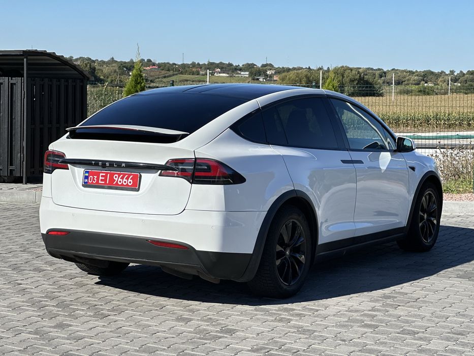 Tesla Model X 90D Європа