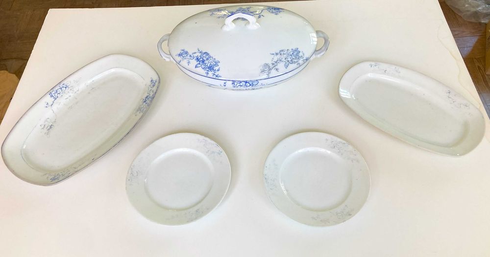 Serviço de refeições muito antigo da marca Coimbra