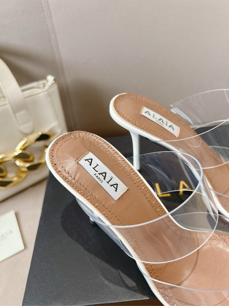 Босоніжки Alaia.