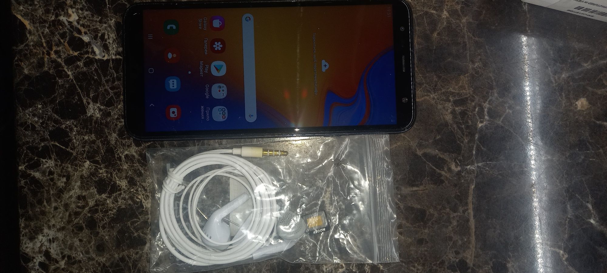 Продам телефон samsung, j4+ 32gb.