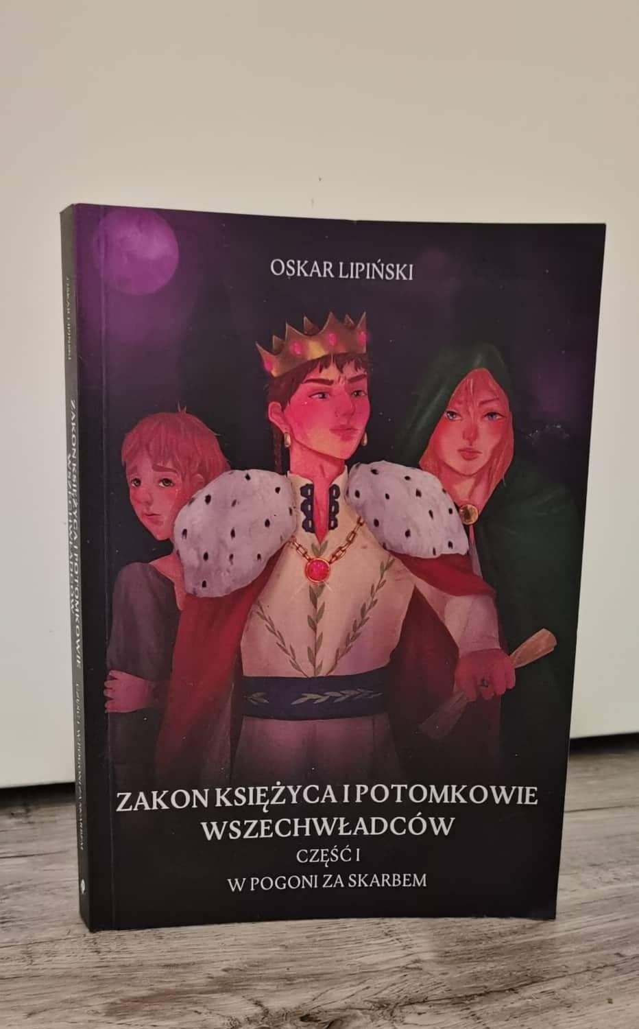 Książka fantastyczna - "Zakon Księżyca"