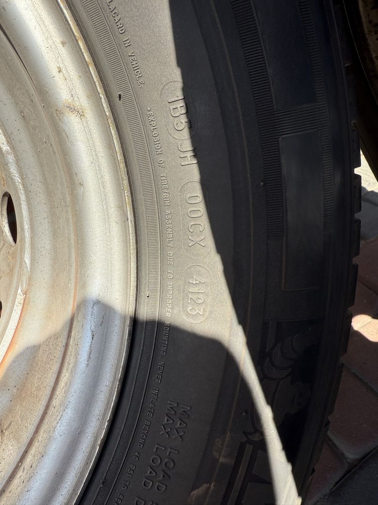 2x Opony michelin agilis+ 225/75/16 121R+ felgi
