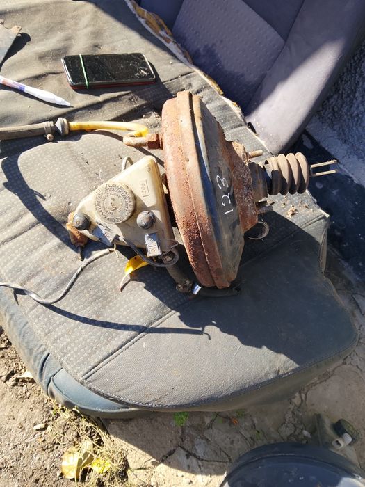 Вакуум mercedes 123 главний тормозний