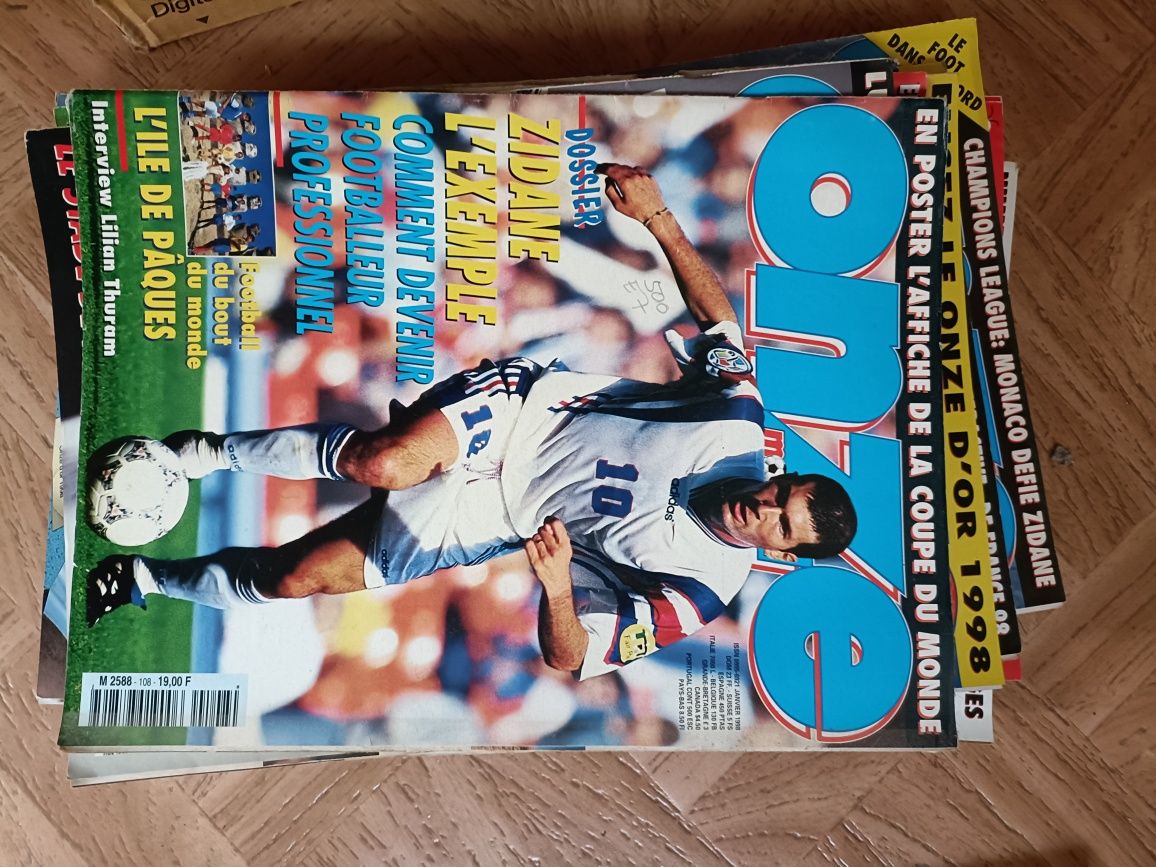 Revista Onze Mondial
Temporada 1989/90/91/92/93
Entrego em mãos local