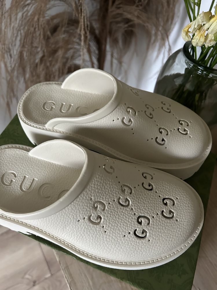 Gumowe klapki Gucci crocs 37 beżowe buty damskie 24 cm platformy