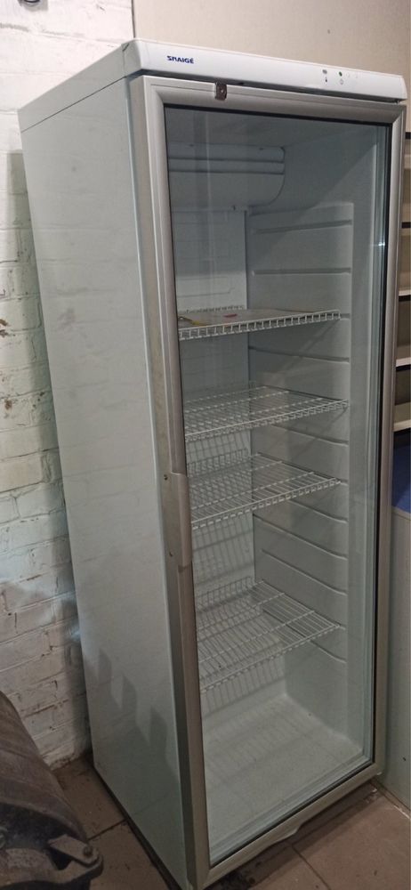 Холодильный шкаф. Холодильна шафа
