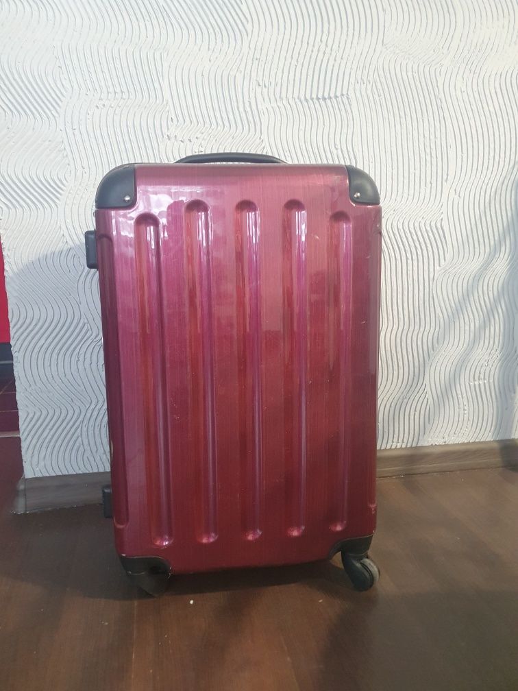 Валіза чемодан M пластикова на колесах