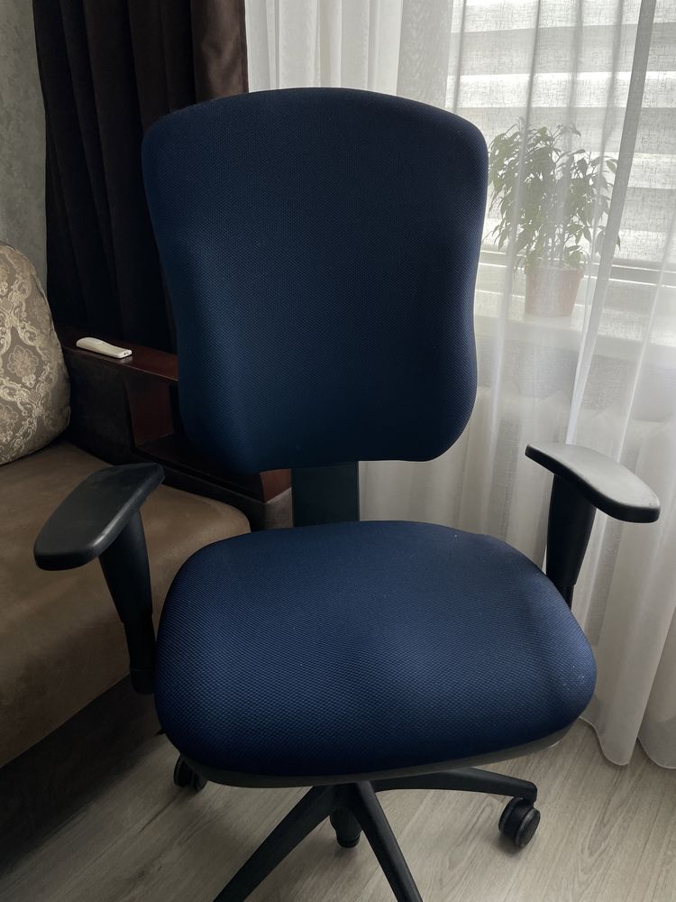Офісне крісло з Нідерландів