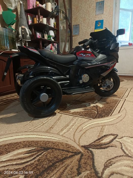 Мотоцикл з 2ма моторами трицикл дитячий Bambi