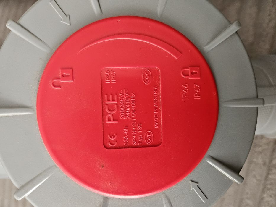 Gniazdo stałe 63A/5P IP67 PCE 135-6