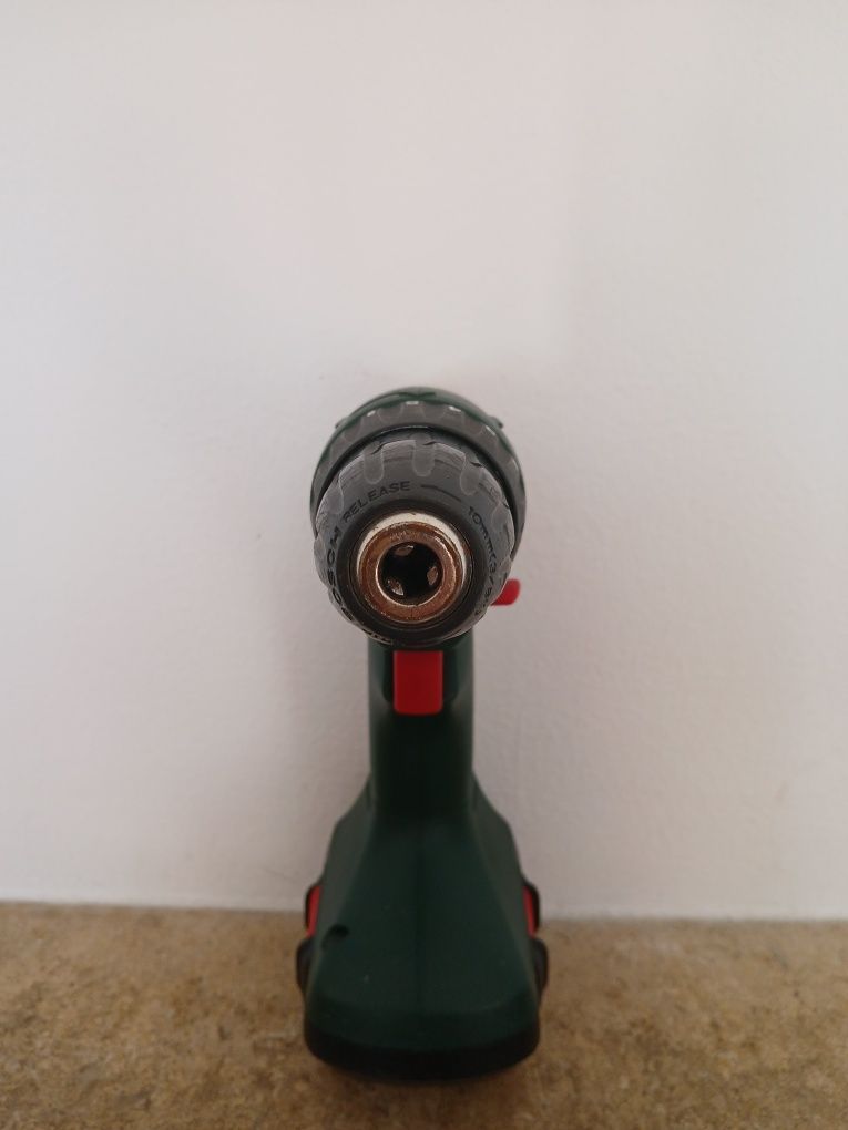 Berbequim com a bateria avariada. Marca Bosch 12V