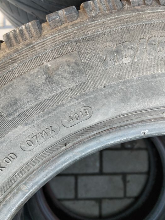 Шини зимові мішелін 215 65 16