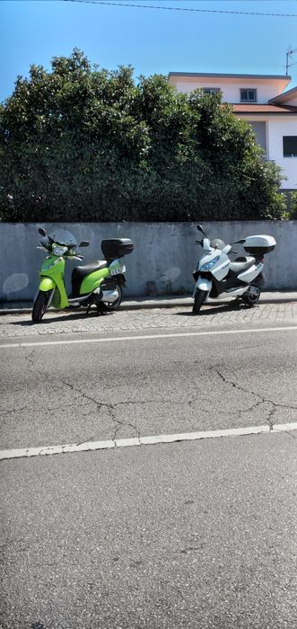 Scooter 300c.c Honda e Piaggio + Honda CB 500c.c de 2000 Porto GDM