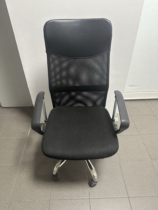 Fotel biurowy czarny