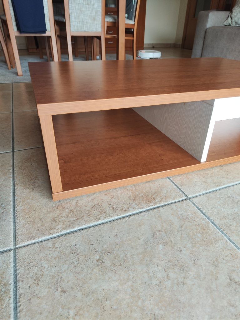 Mesa de centro com pouco uso