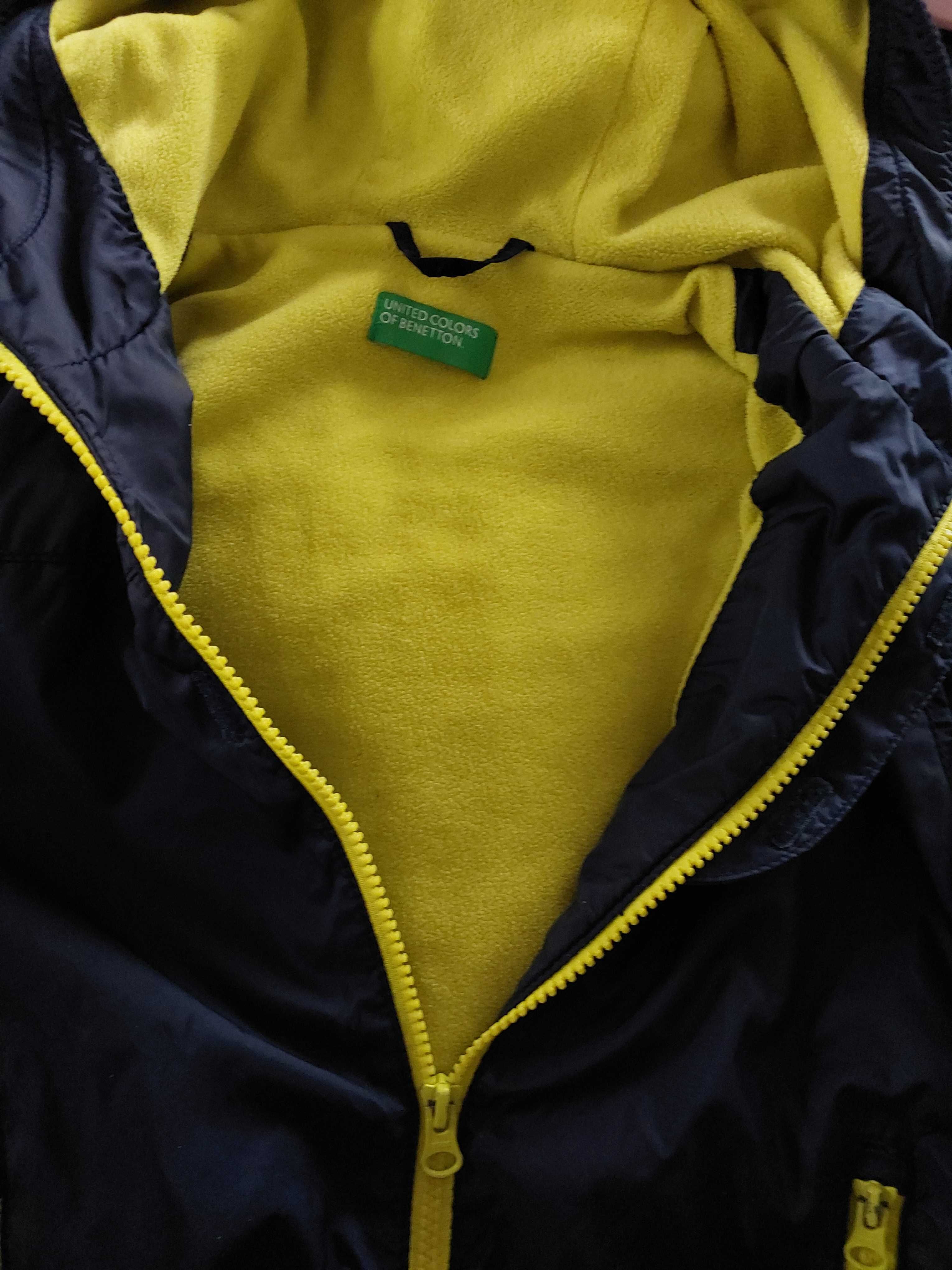 Kurtka na polarze BENETTON rozm. 128-134 cm.
