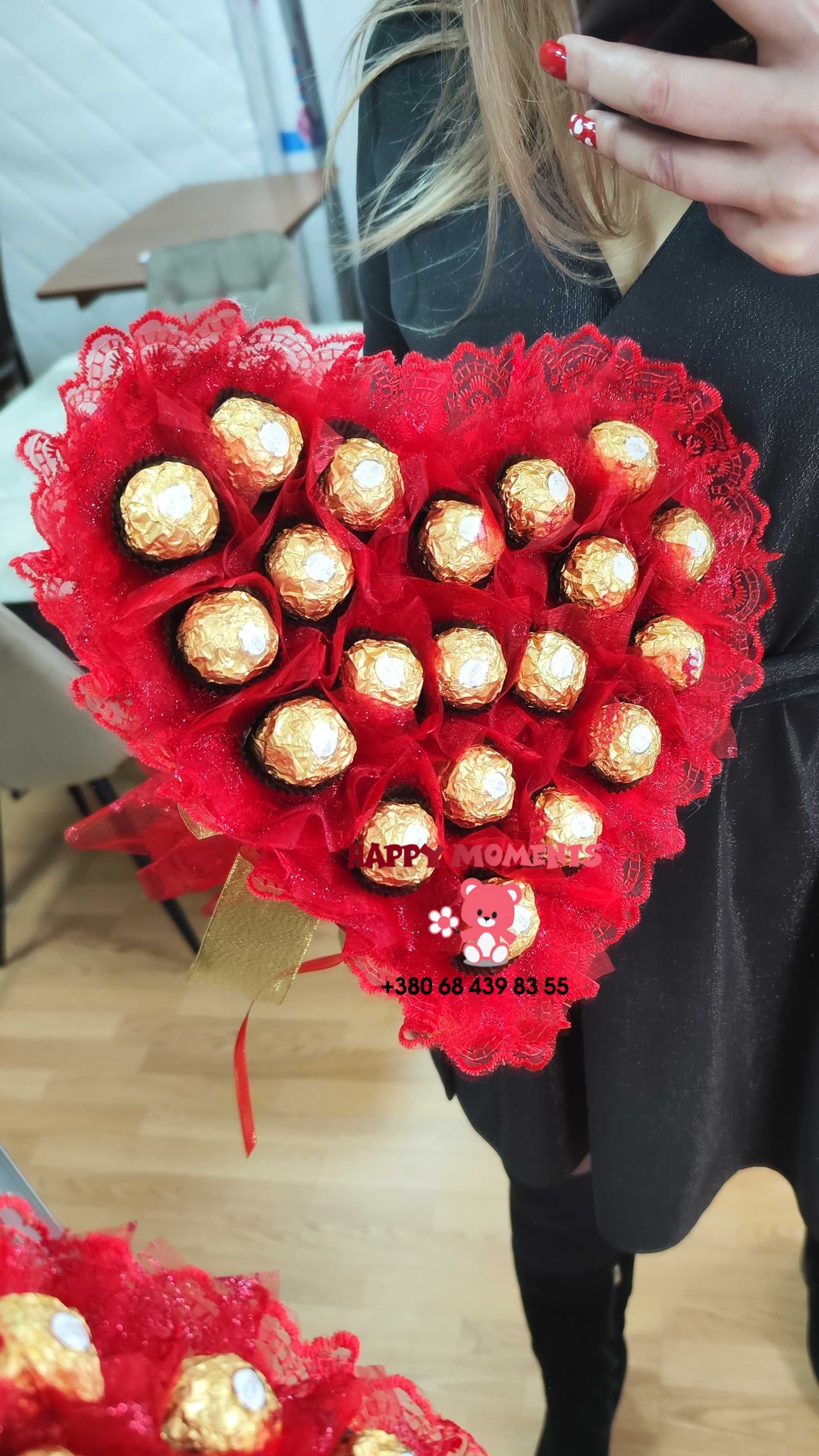 Букет из конфет "Ferrero Rocher" в форме сердца на день влюбленных