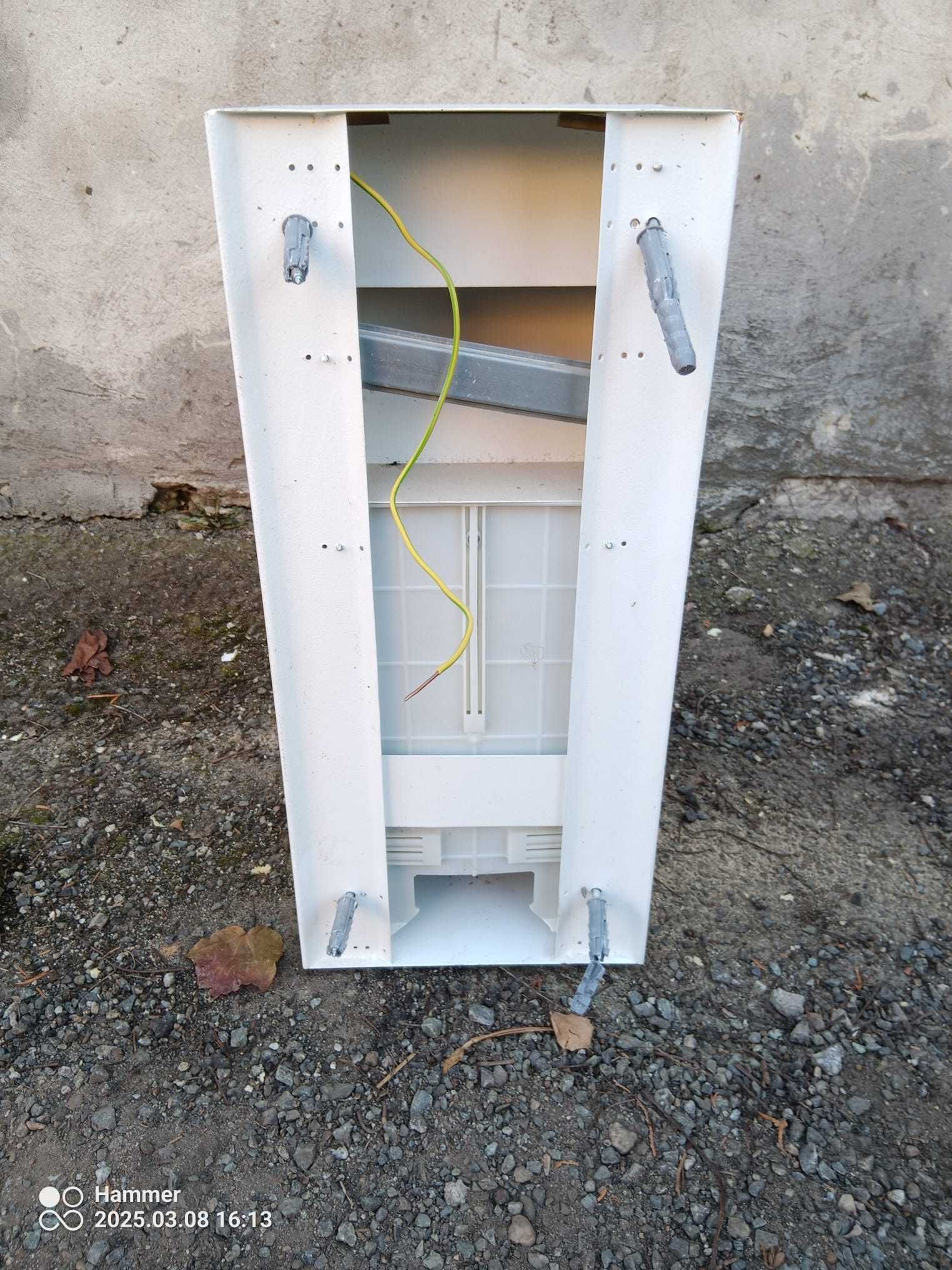 Skrzynka elektryczna z licznikiem
