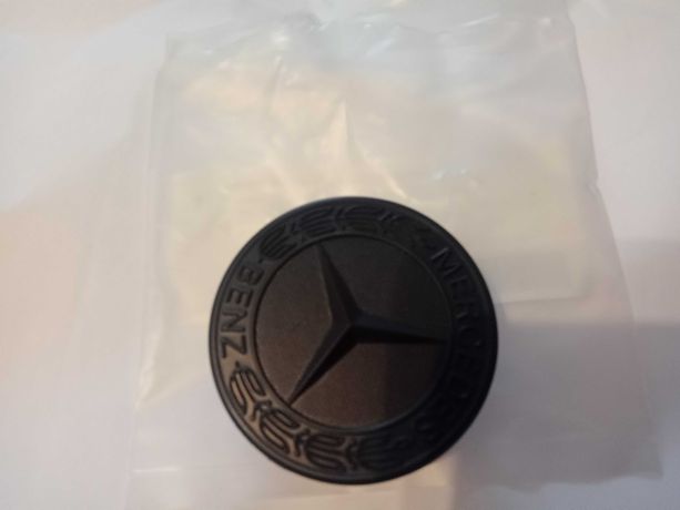 logo emblemat do mercedesa na maske średnica 5,6cm cały czarny mat