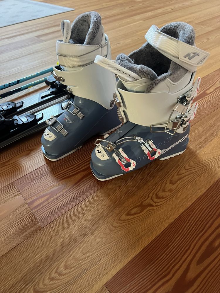 Esqui infantil K2 Indy 136 cm + botas Nordica 22cm + Leki