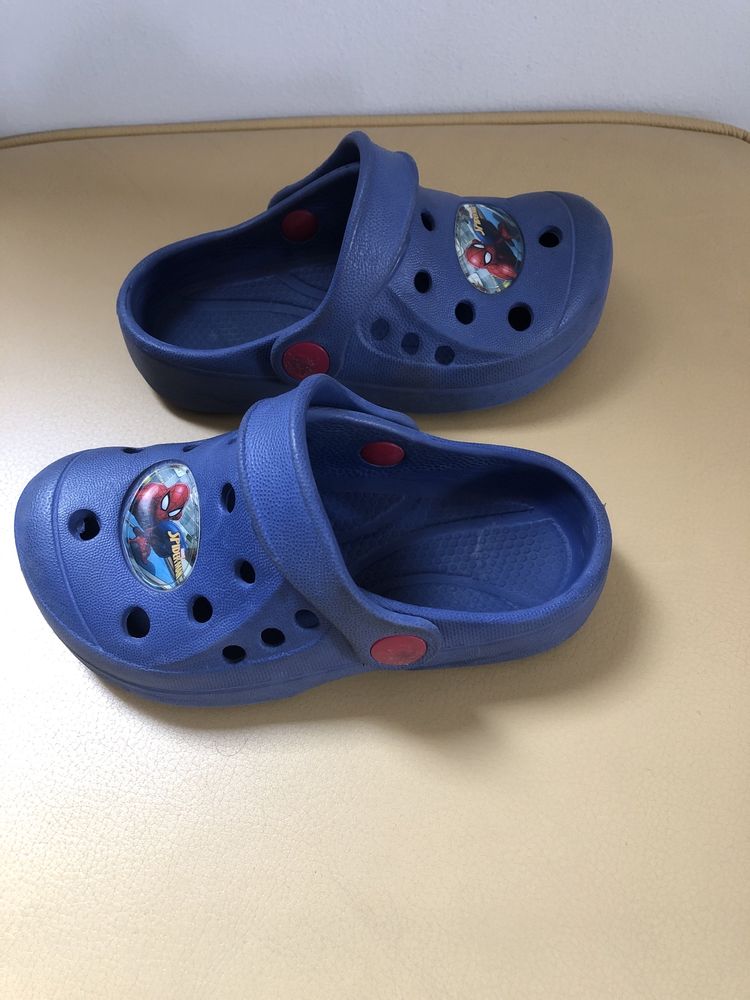 Sandálias tipo Crocs