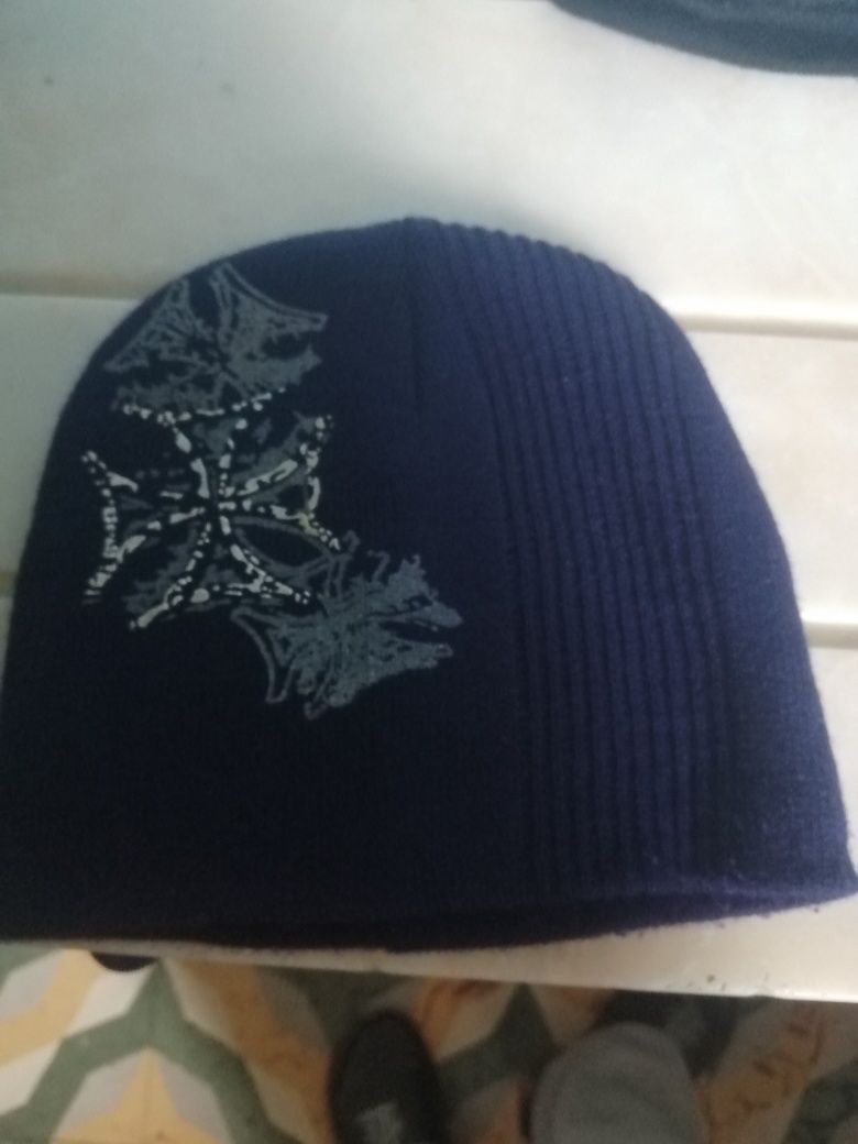 Vendo gorros praticamente sem uso