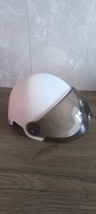 Capacete com viseira bicicleta/ skate etc