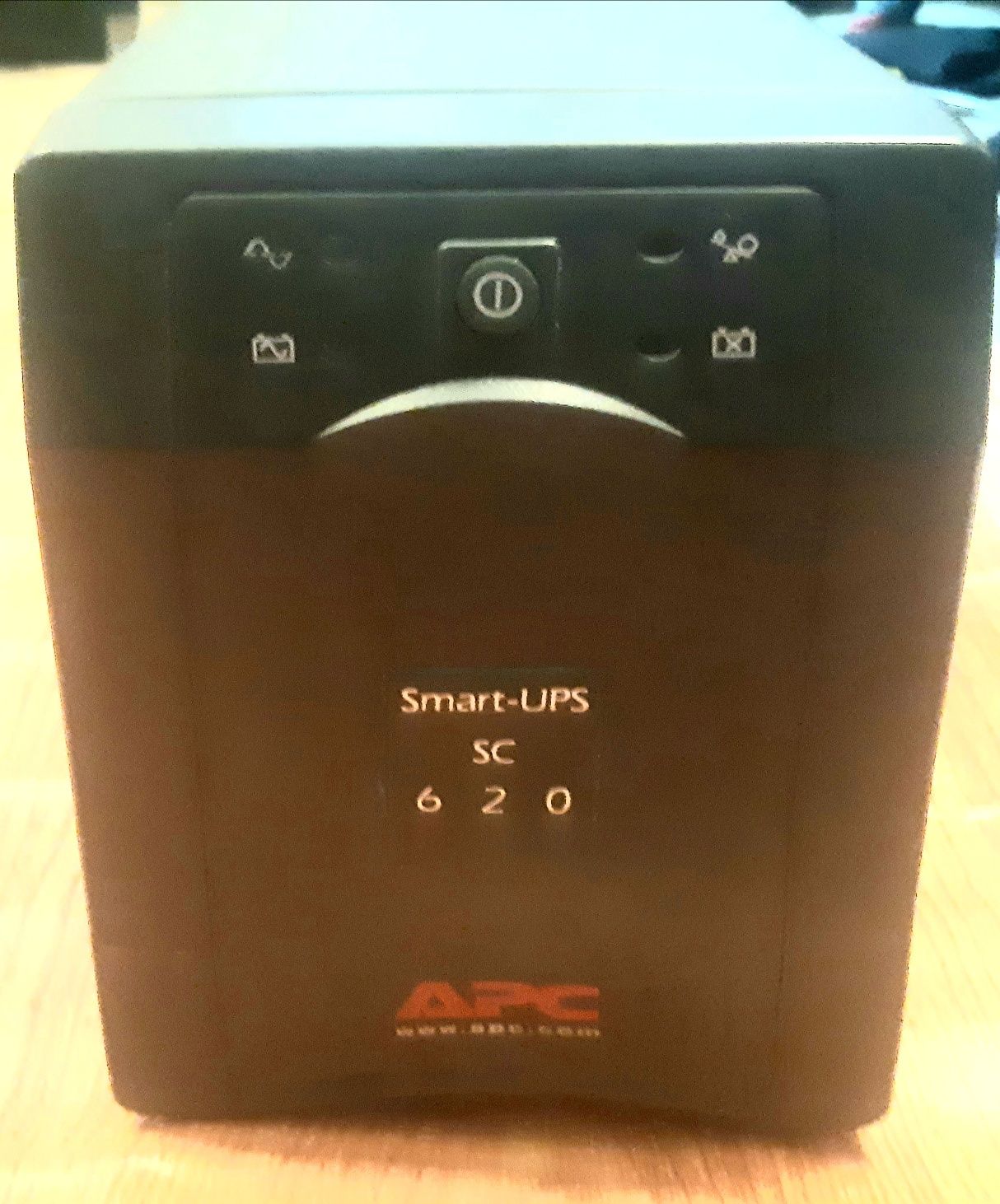 СРОЧНО(4000грн)Продам бесперебойник SMART UPS SC620