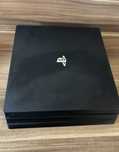 Konsola PS4 + gry widoczne na zdjęciu