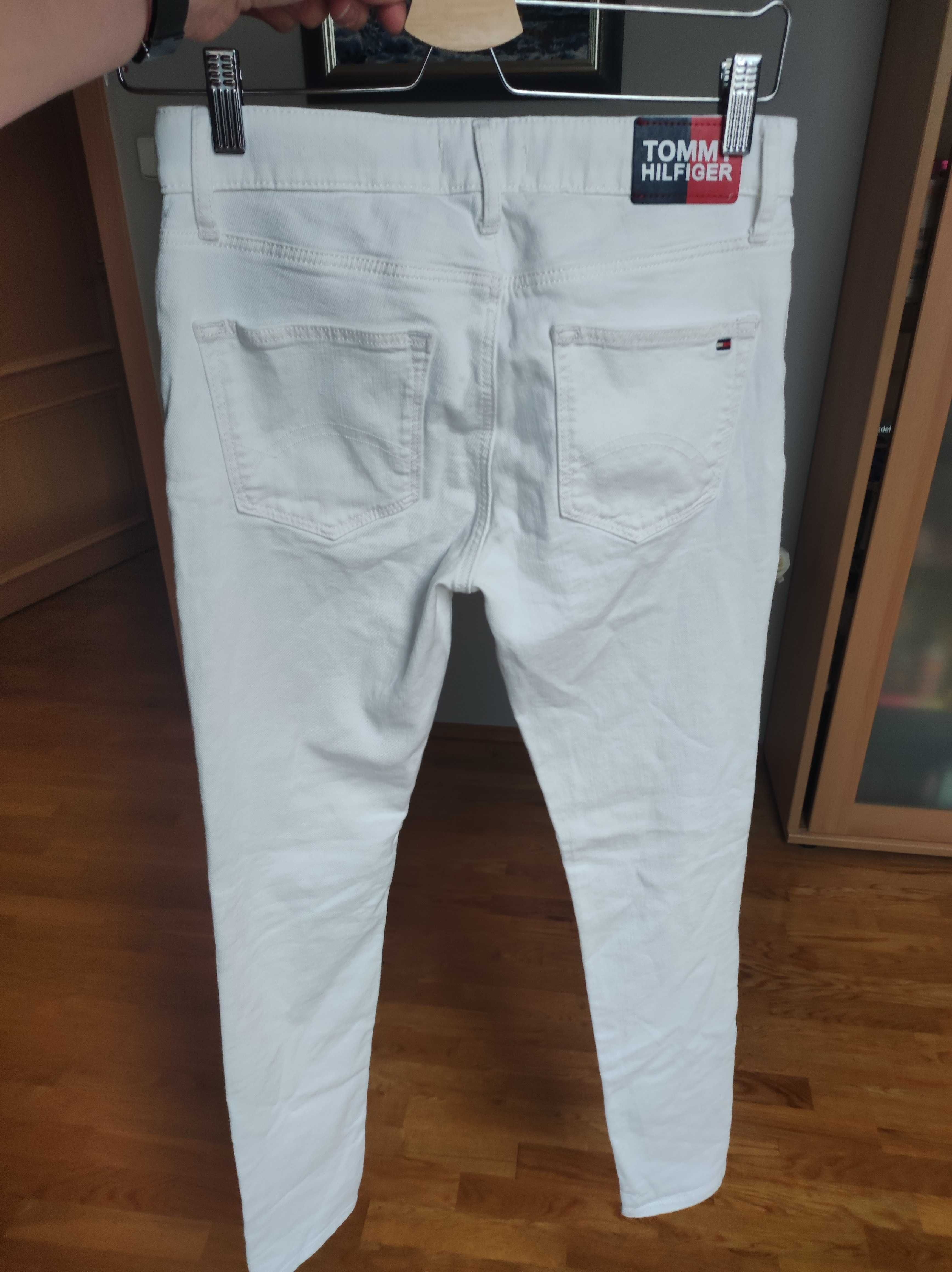 Jeansy Tommy Hilfiger S, białe, rurki, modne