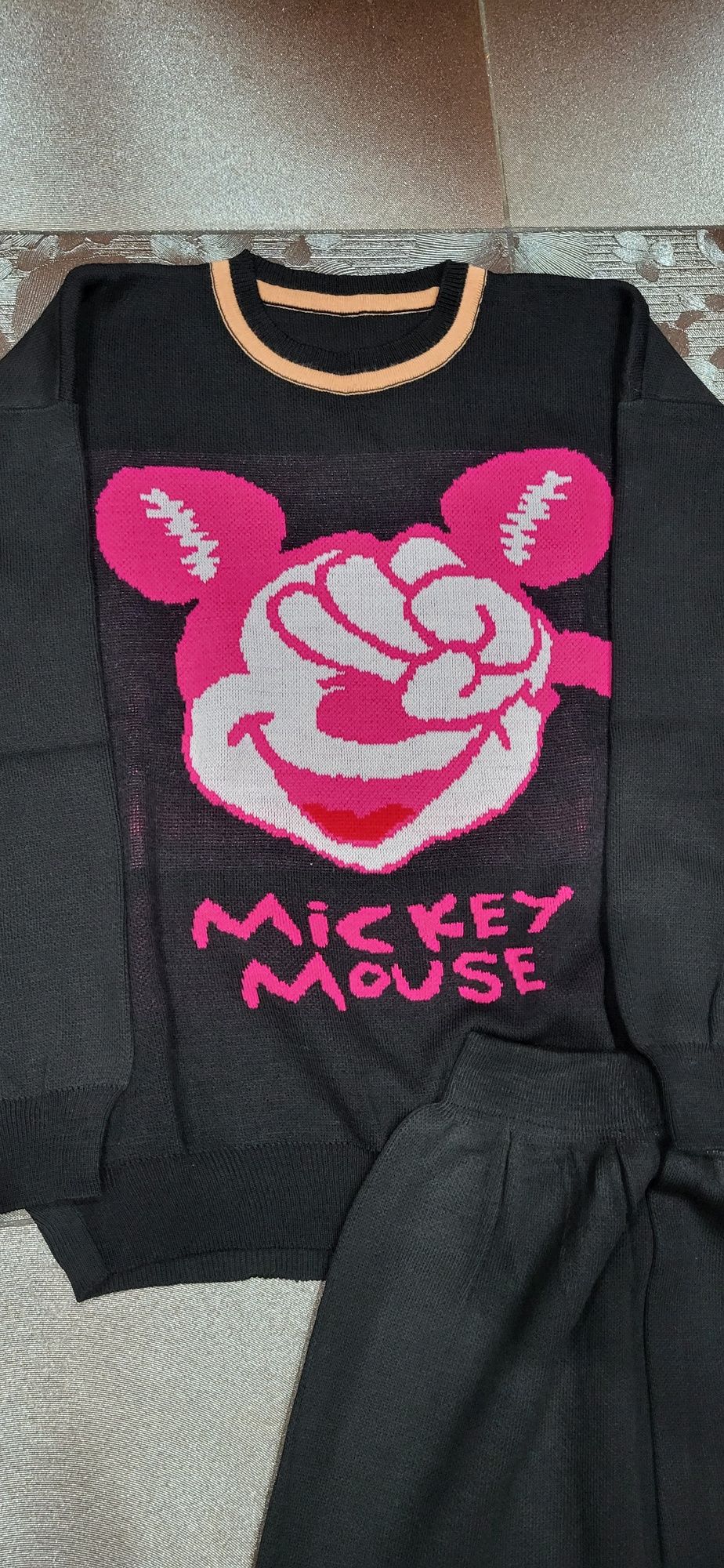 Mickey Mouse Disney dres damski młodzieżowy dzianina czarny neon róż