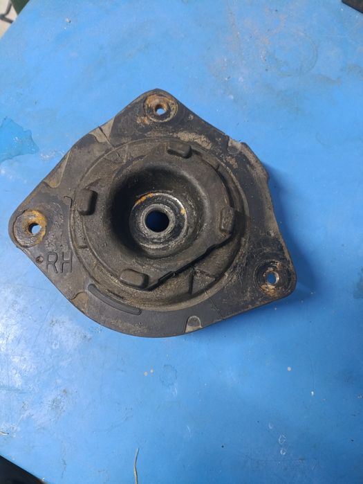 Опора стійки нісан ліф 2