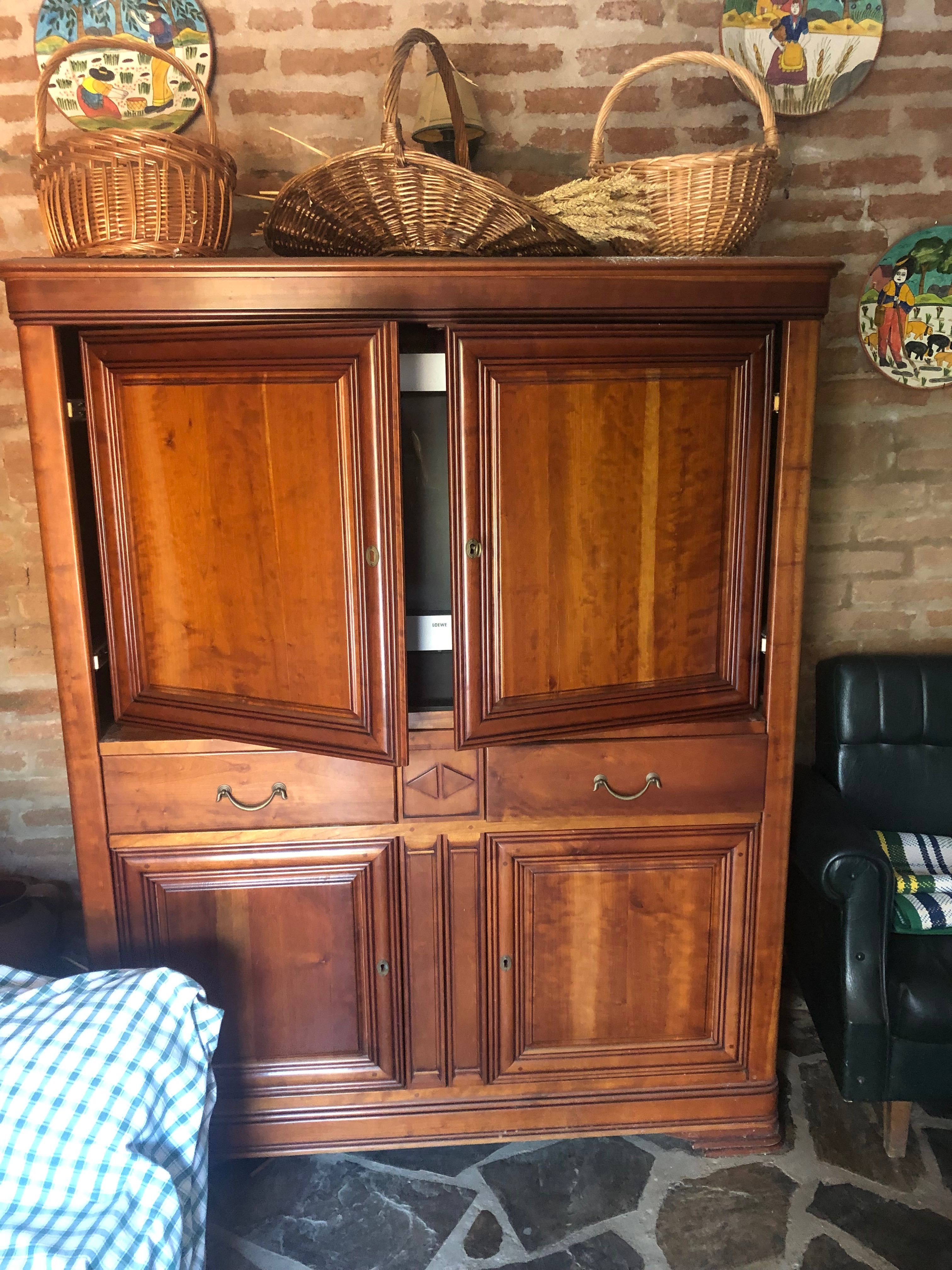 Conjunto madeira cerejeira louceiro, móvel TV, mesa e quatro cadeiras