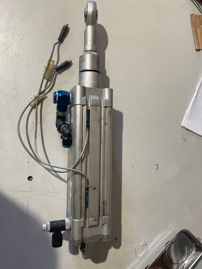 Siłownik Festo DNC-50-125 + elektrozawór MFH-5-1/8