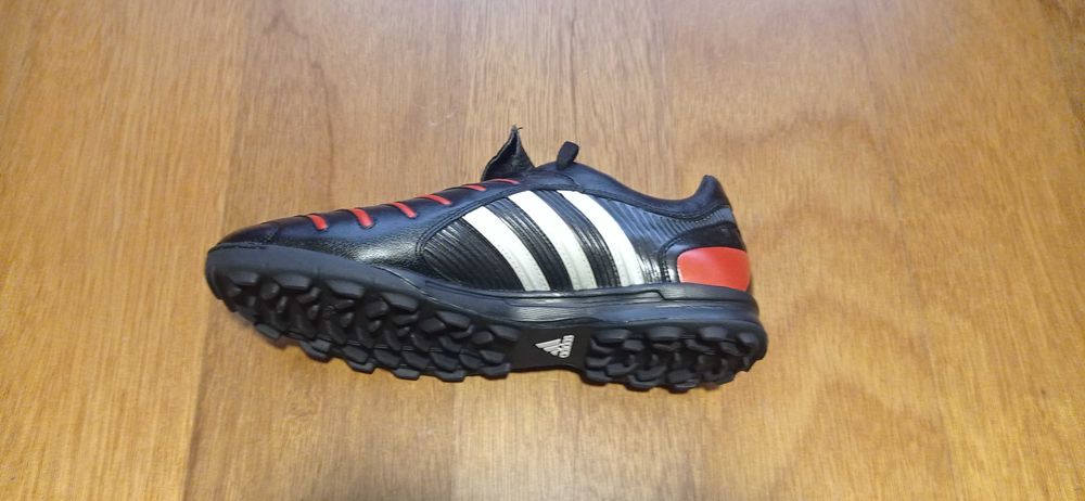Adidas: Sapatilha Futebol Piton borracha liso  - Novas