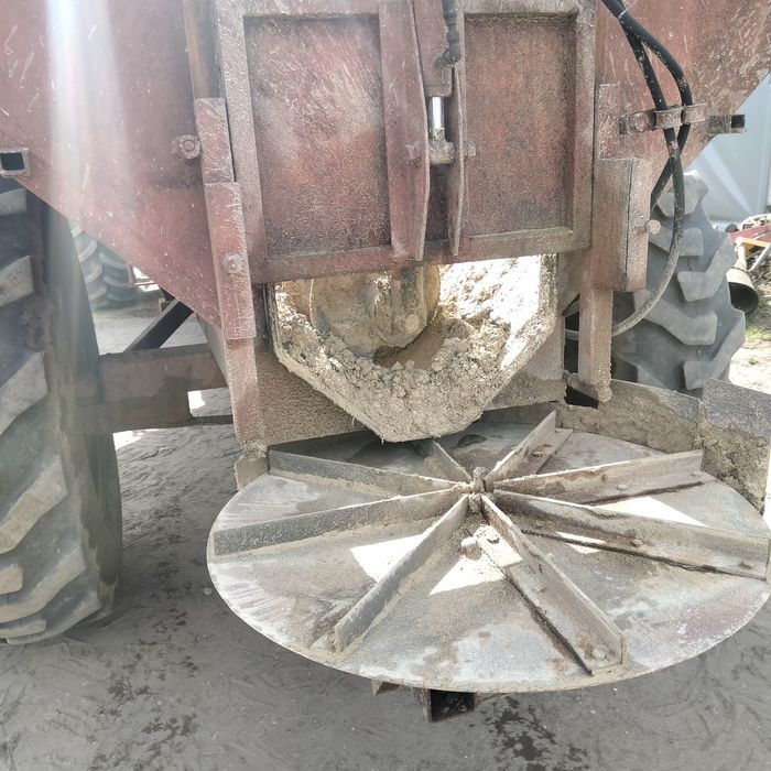 Rozrzutnik Bredal G700 rozsiewacz