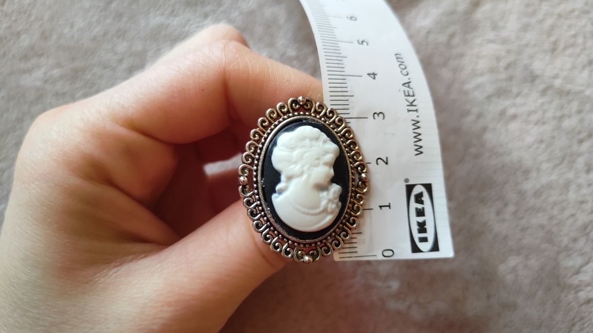 Duży pierścionek regulowany z kamea kobieta vintage retro piękny