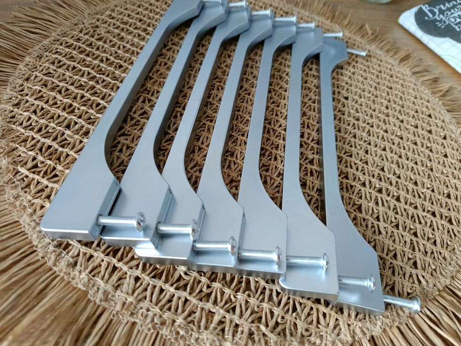 Uchwyty meblowe szuflady szafki jak nowe 7 sztuk Polecam