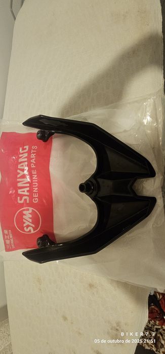 Pegas de passageiro traseiras.